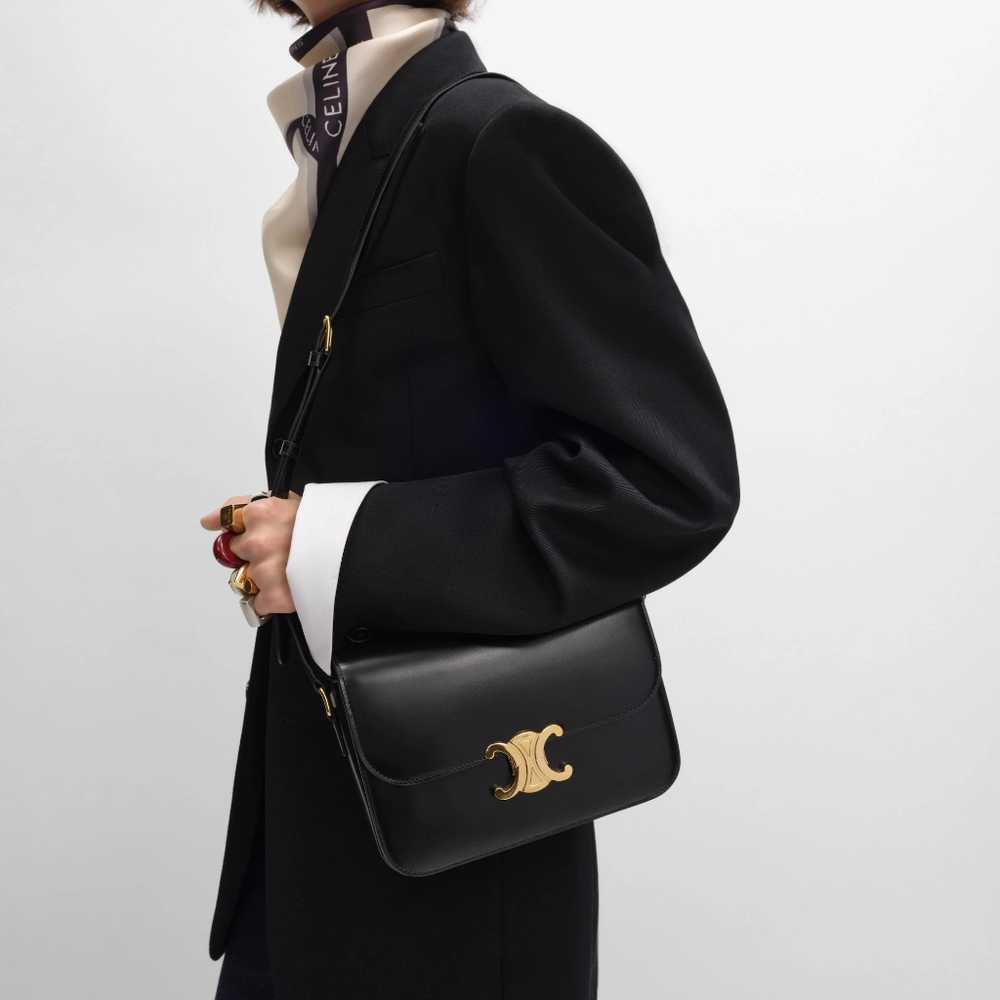 Celine Triomphe Bag in black shiny calfskin. Euc Like New - Picture 5 of 14